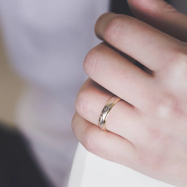 Alianza de boda oro bicolor zig-zag 4mm