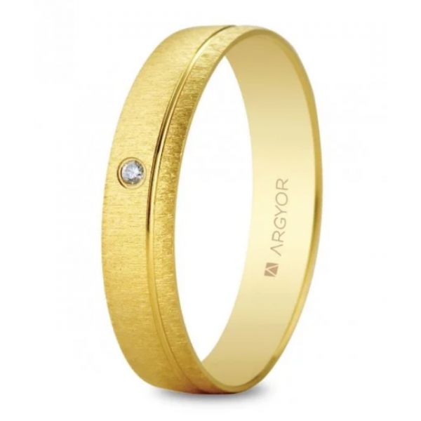 Alianza de oro con diamante...