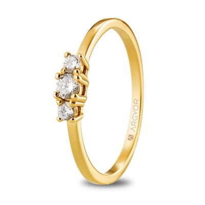 Anillo de oro con diamantes...